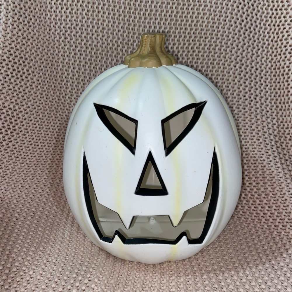 White Light up Halloween Jack O’ Lantern Pumpkin Decor